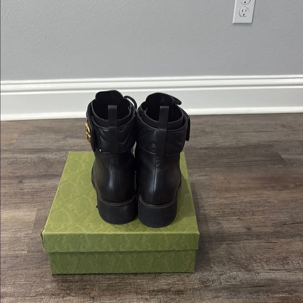 Gucci Black Leather Boots with Gold Emblem - Picture 4 of 7